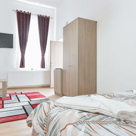 Отель Casa Vlabisa Centru Клуж-Напока Экстерьер фото