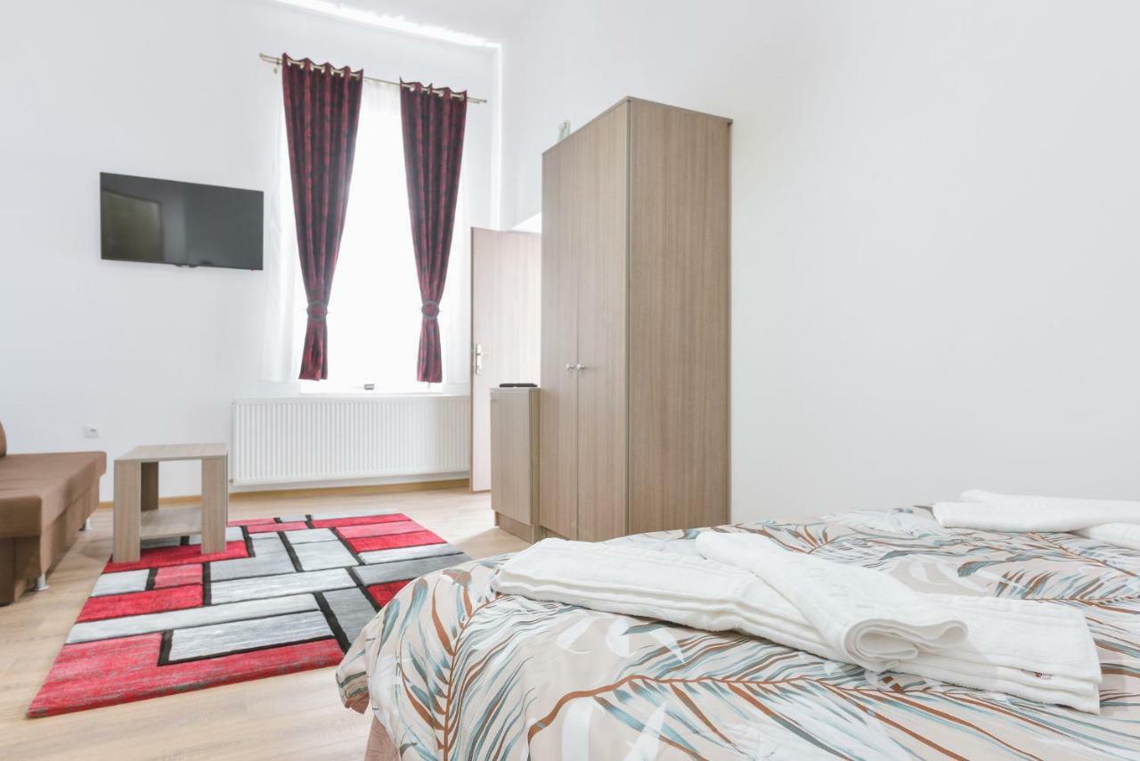 Отель Casa Vlabisa Centru Клуж-Напока Экстерьер фото